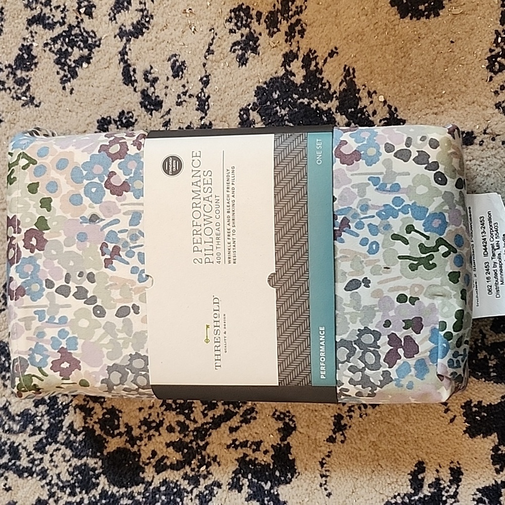 Threshold performance pillowcases 20x32 set of 2